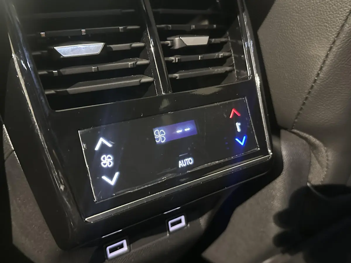 E-Tense 300 4x4 Performance Line+ | 360° Camera | Focal Audio | Alcantara | Panoramadak