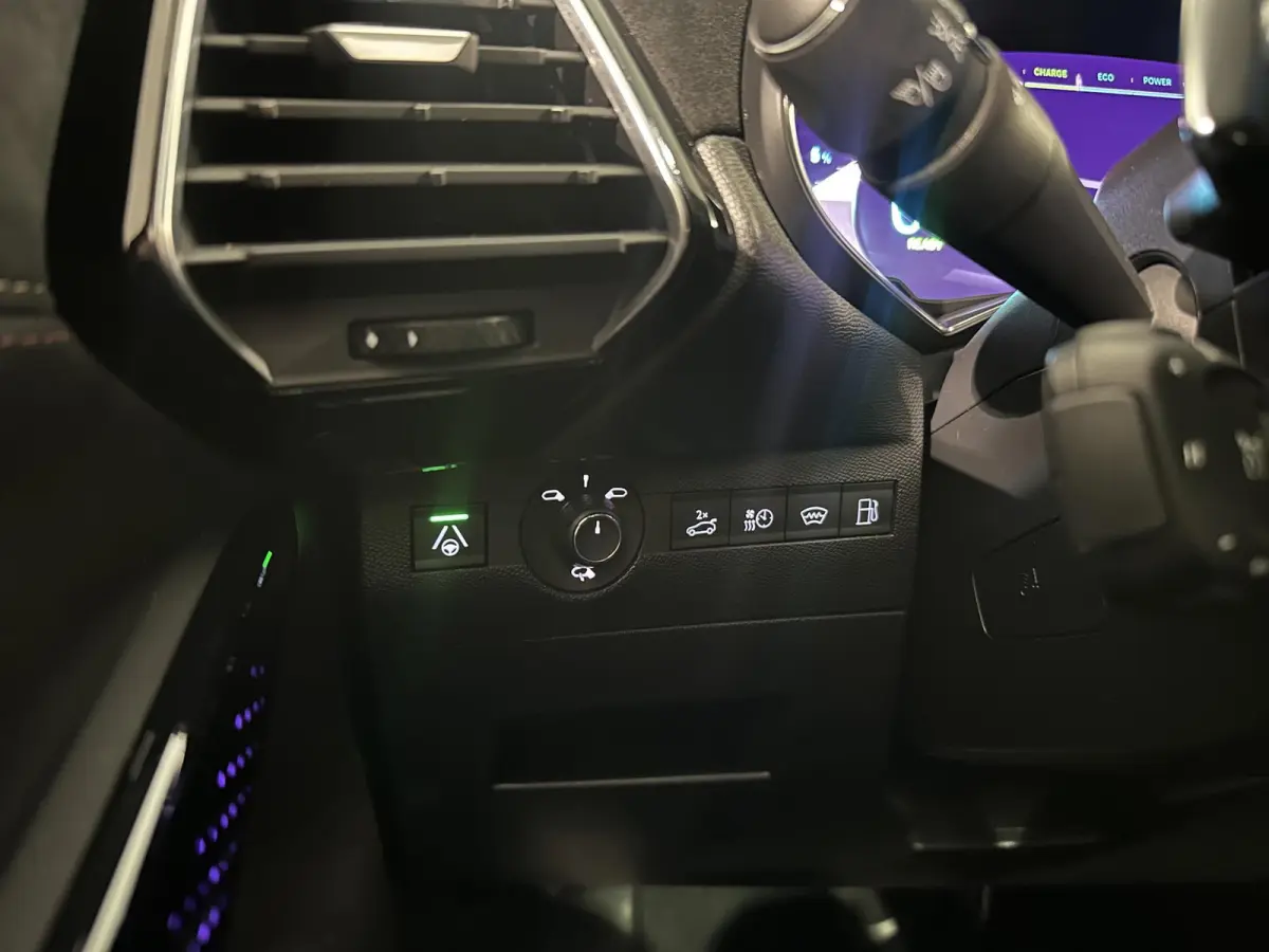 E-Tense 300 4x4 Performance Line+ | 360° Camera | Focal Audio | Alcantara | Panoramadak