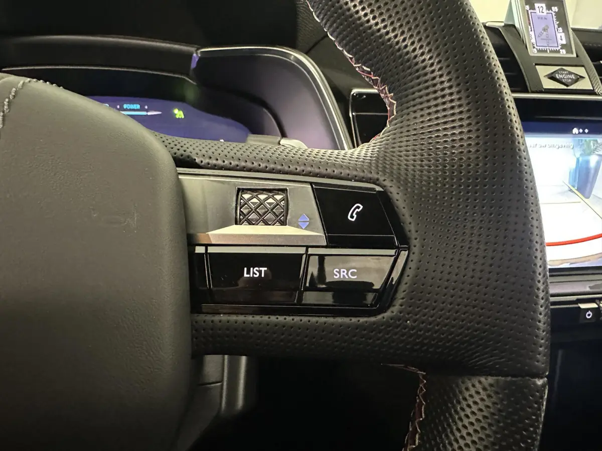 E-Tense 300 4x4 Performance Line+ | 360° Camera | Focal Audio | Alcantara | Panoramadak