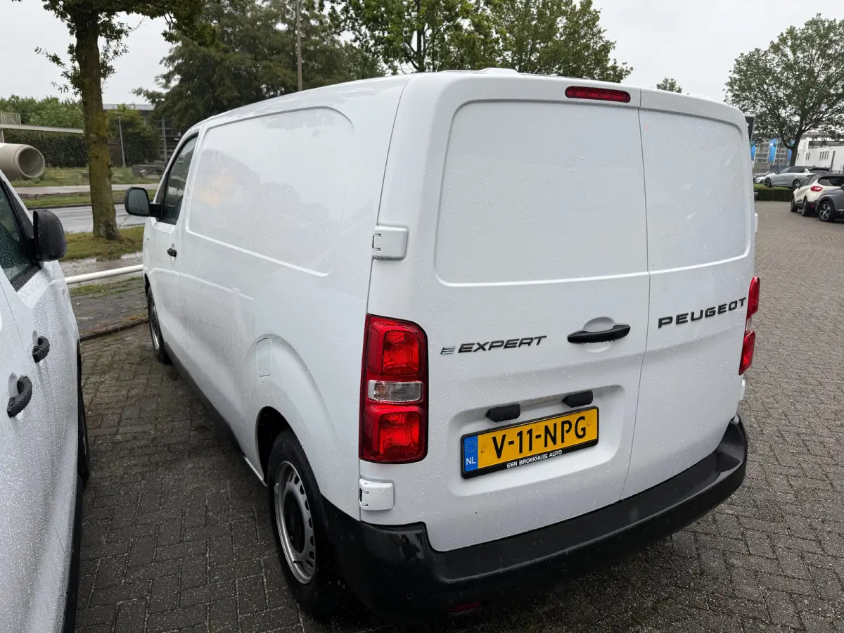 bestelwagen | L2 75KW | 8 jaar garantie | Pdc achter | DAB Radio | | Aansluiting (12V-aansluiting) in Bagage-/laadruimte