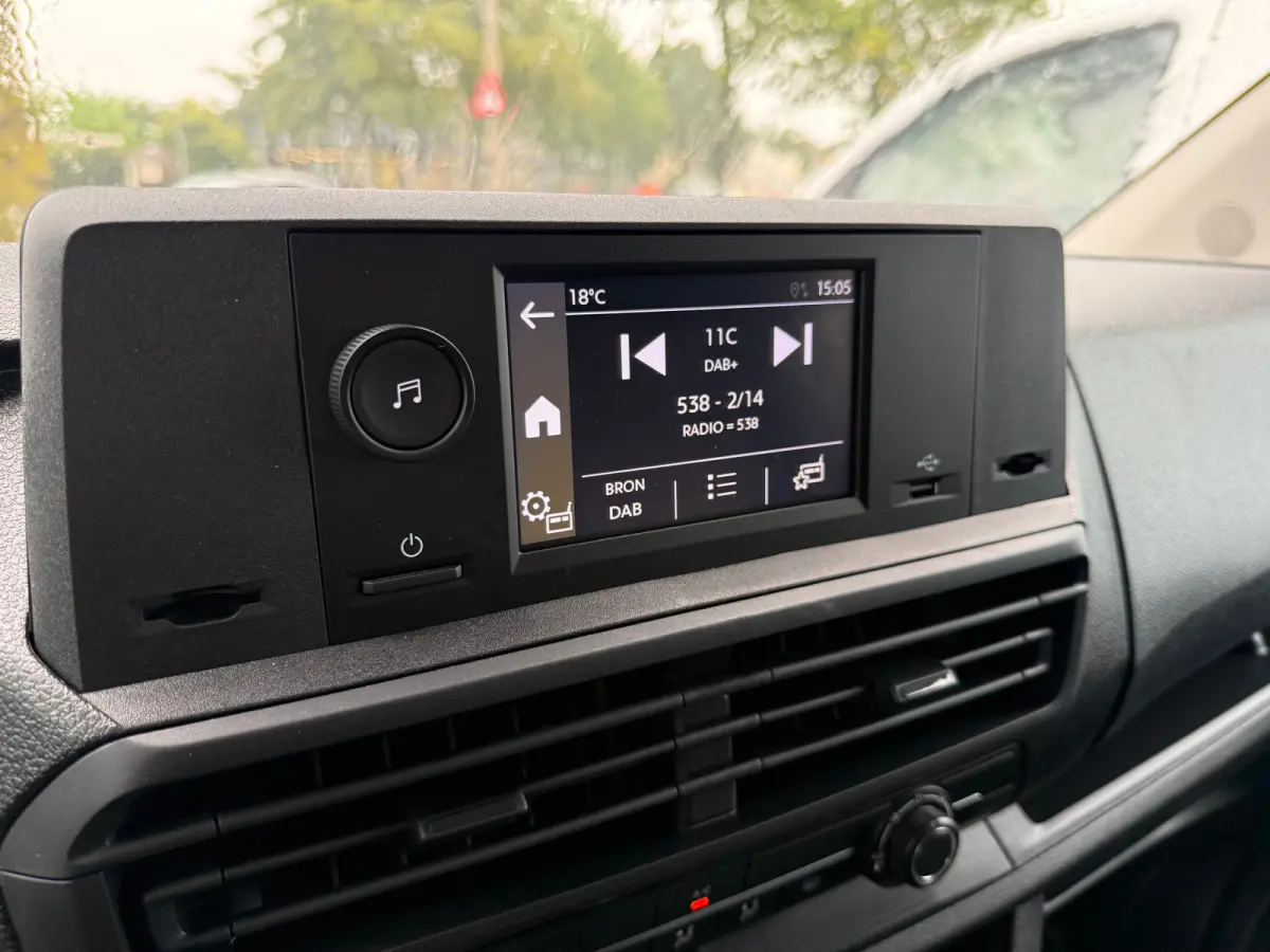 bestelwagen | L2 75KW | 8 jaar garantie | Pdc achter | DAB Radio | | Aansluiting (12V-aansluiting) in Bagage-/laadruimte
