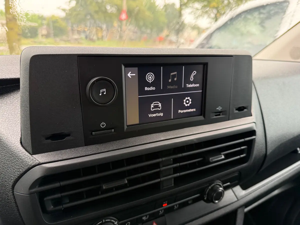 bestelwagen | L2 75KW | 8 jaar garantie | Pdc achter | DAB Radio | | Aansluiting (12V-aansluiting) in Bagage-/laadruimte