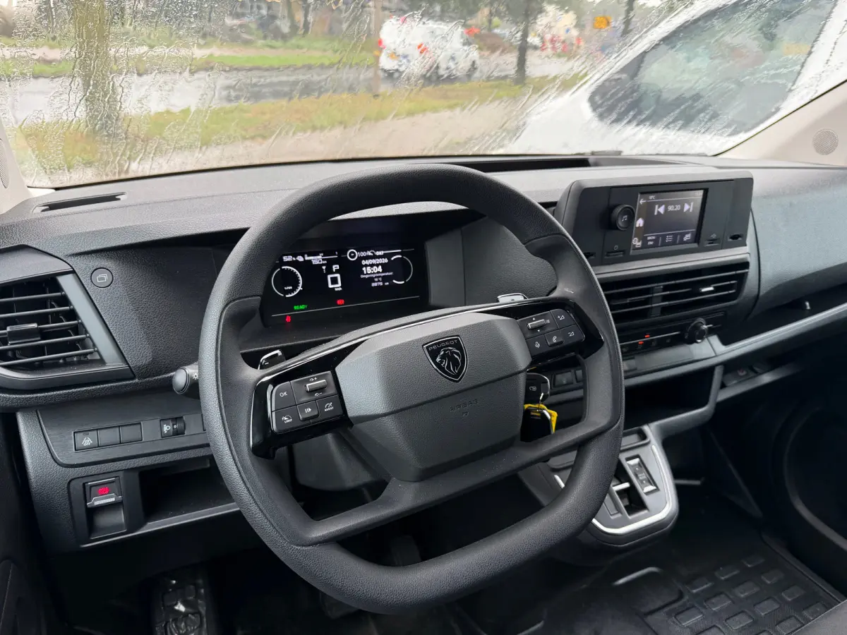 bestelwagen | L2 75KW | 8 jaar garantie | Pdc achter | DAB Radio | | Aansluiting (12V-aansluiting) in Bagage-/laadruimte
