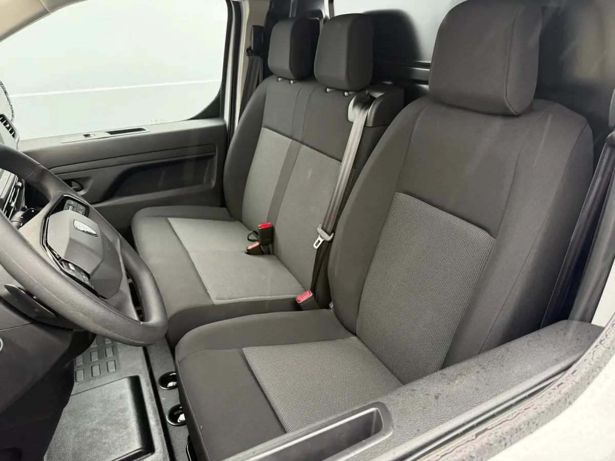 bestelwagen | L2 75KW | 8 jaar garantie | Pdc achter | DAB Radio | | Aansluiting (12V-aansluiting) in Bagage-/laadruimte