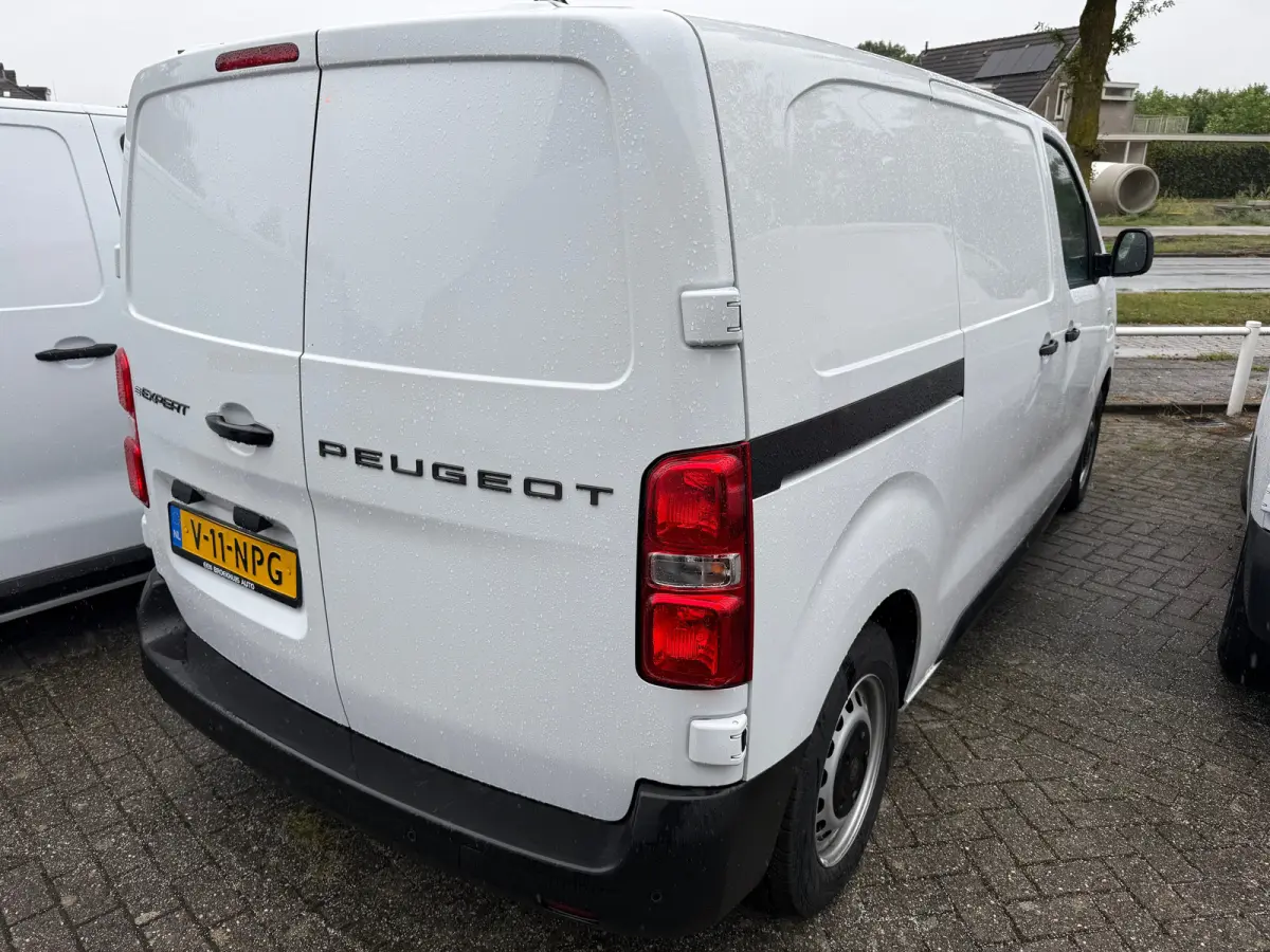 bestelwagen | L2 75KW | 8 jaar garantie | Pdc achter | DAB Radio | | Aansluiting (12V-aansluiting) in Bagage-/laadruimte