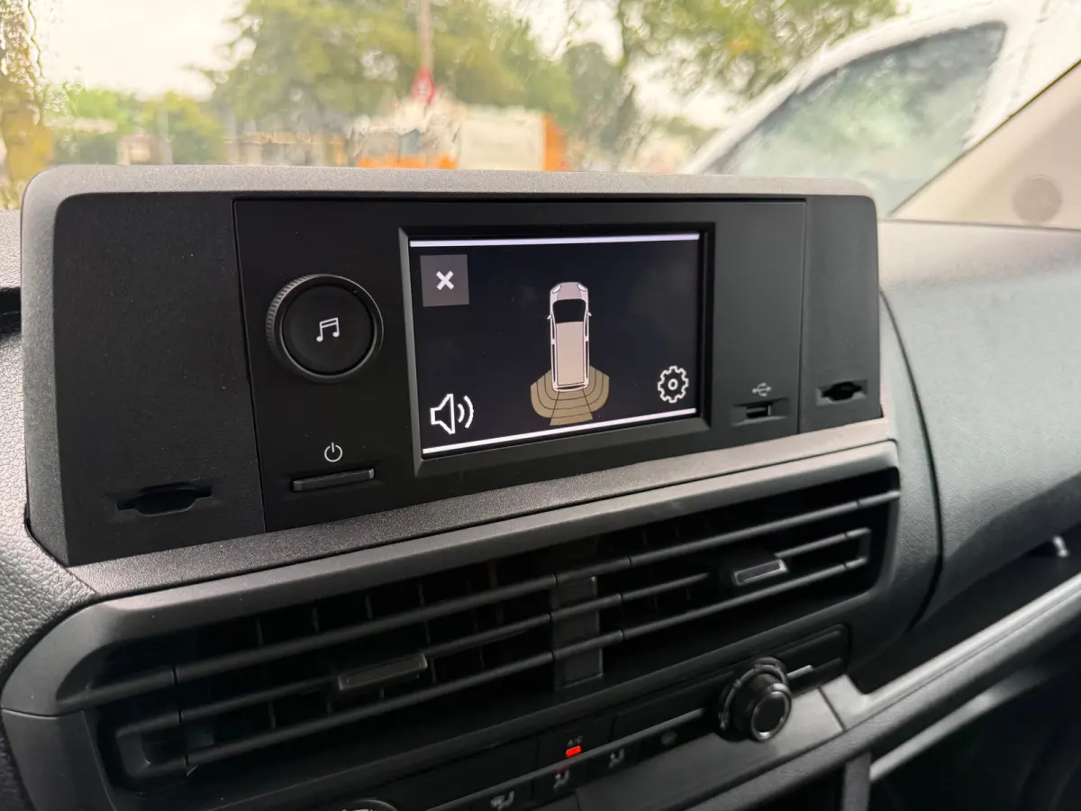 bestelwagen | L2 75KW | 8 jaar garantie | Pdc achter | DAB Radio | | Aansluiting (12V-aansluiting) in Bagage-/laadruimte