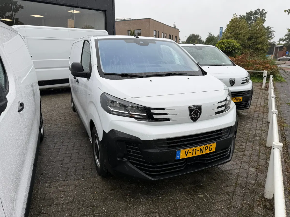 bestelwagen | L2 75KW | 8 jaar garantie | Pdc achter | DAB Radio | | Aansluiting (12V-aansluiting) in Bagage-/laadruimte