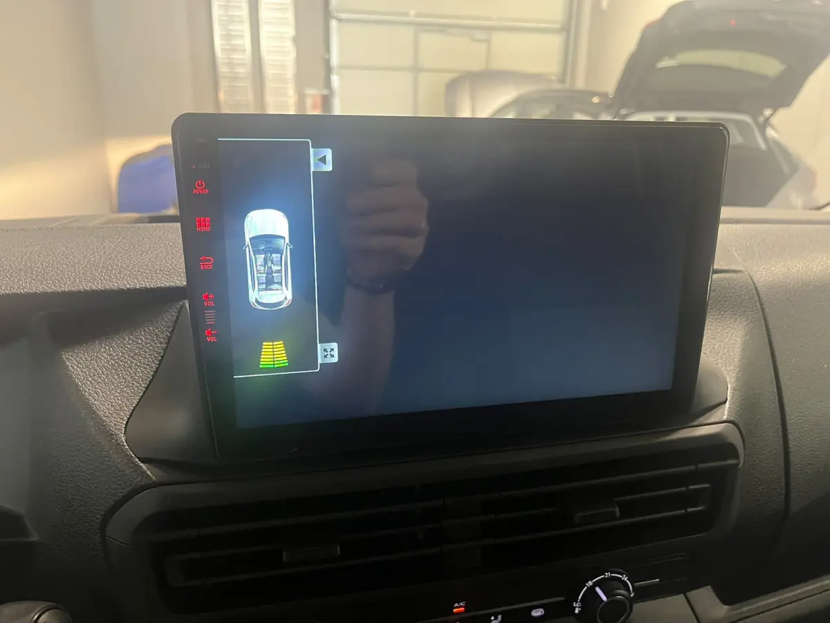 bestelwagen | L2 75KW | 8 jaar garantie | Pdc achter | Carplay | | Aansluiting (12V-aansluiting) in Bagage-/laadruimte