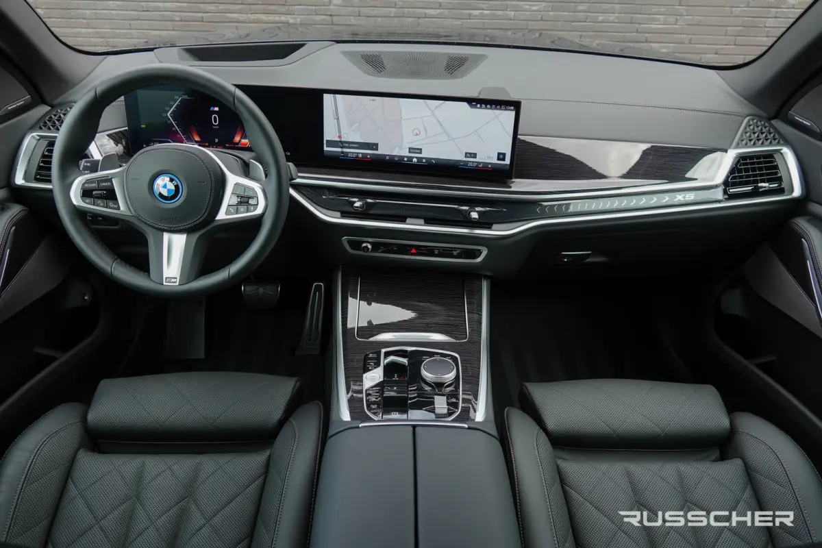 xDrive50e 490Pk X-Drive | M-Sport Pro | Shadowline | Luchtvering | Panoramadak | 360° Camera | Harman-Kardon | Head Up Display | Trekhaak | 22''