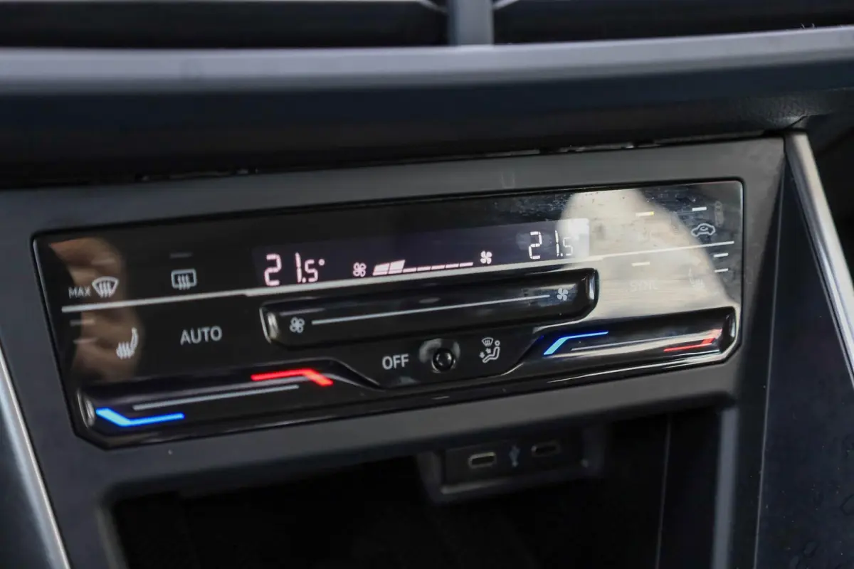 1.0 TSI 95pk Life | Achteruitrijcamera | Stoelverwarming | Adaptive Cruise