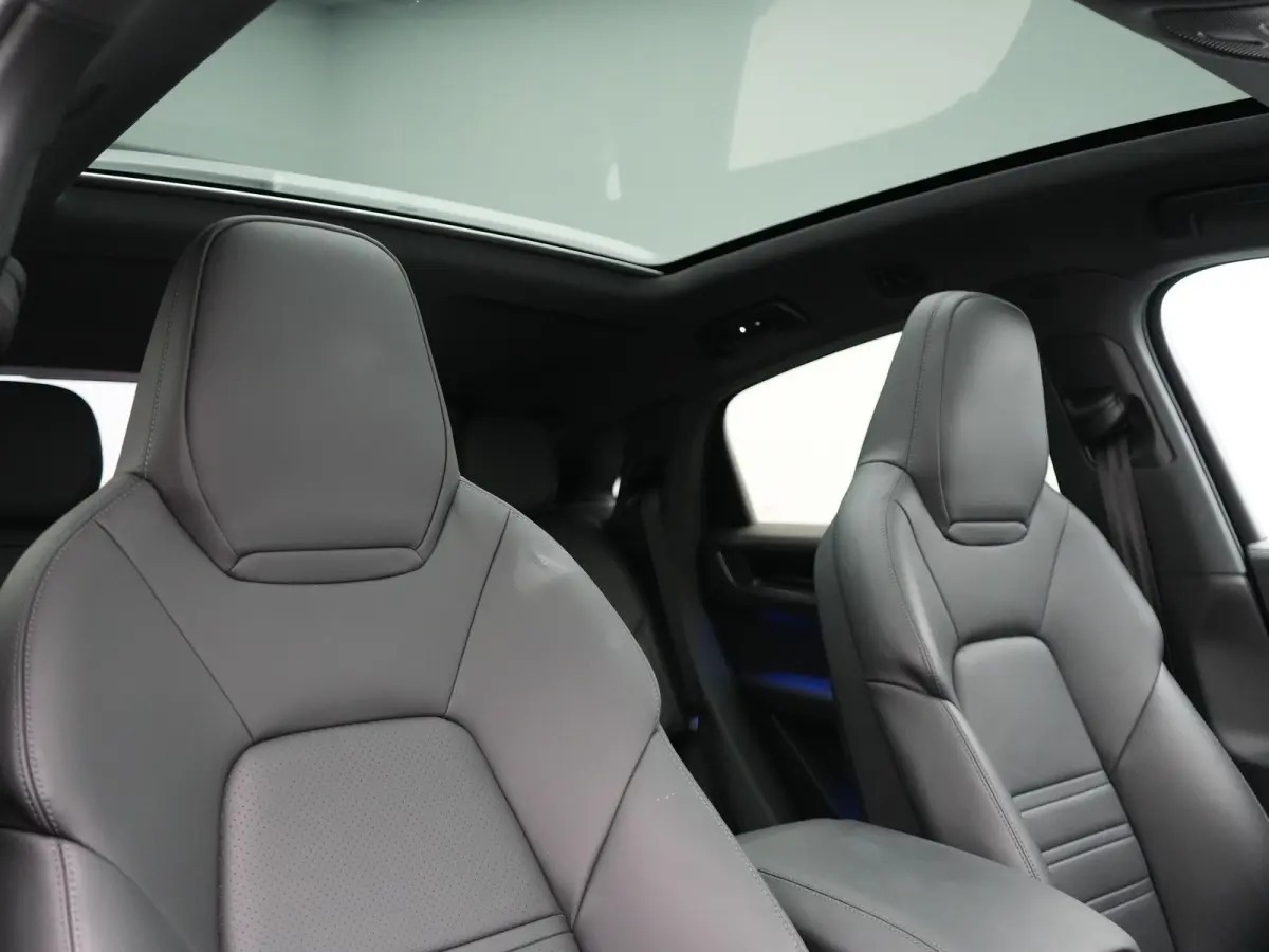 3.0 E-Hybrid PHEV | MY 2024 Facelift | Trekhaak Af Fabriek | Panodak | Luchtvering | Sportuitlaat | PDLS+ | Sport Chrono | InnoDrive Adaptive Cruise | SportDesign | Head up | Soft Close | 22