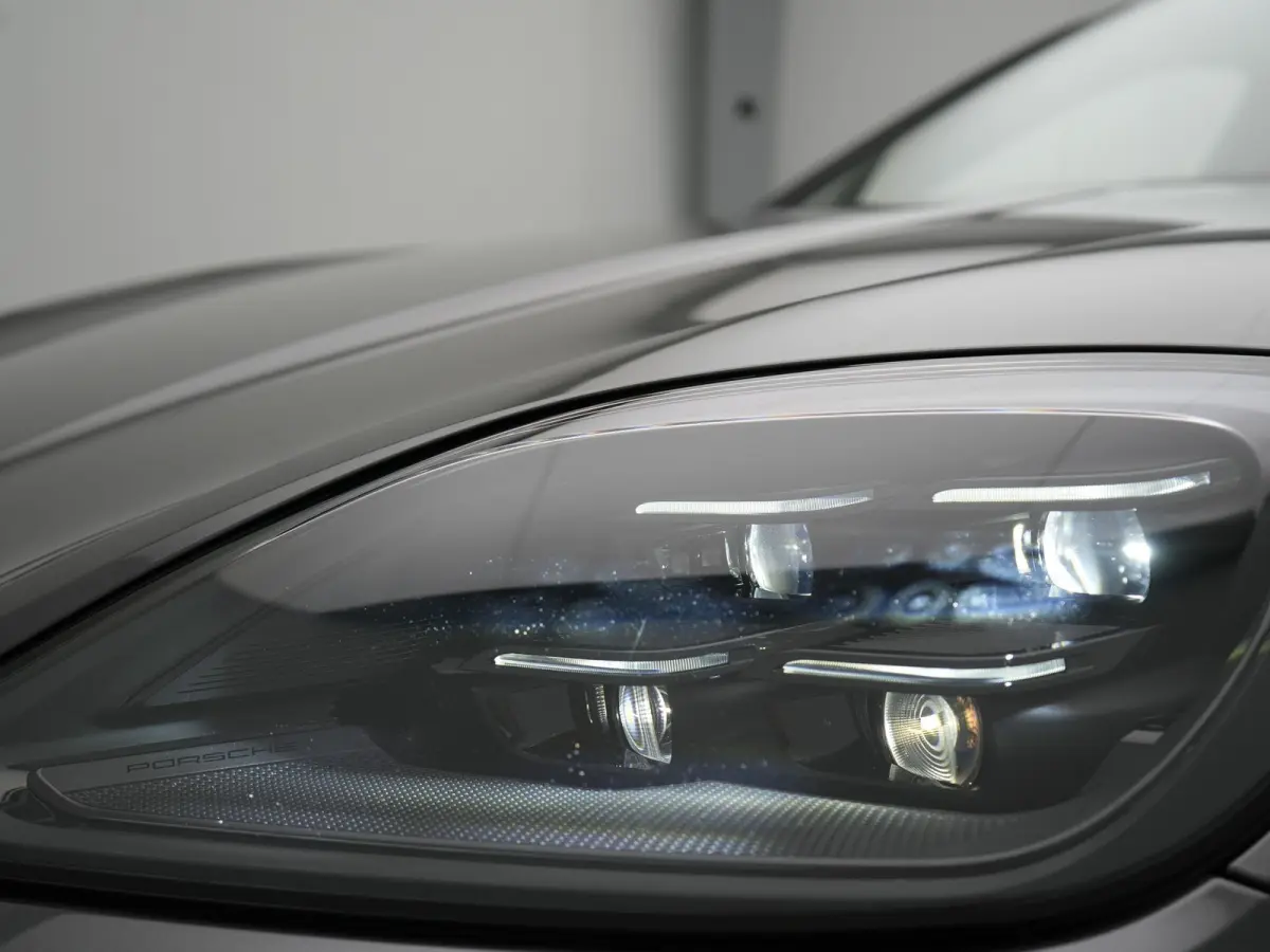 3.0 E-Hybrid PHEV | MY 2024 Facelift | Trekhaak Af Fabriek | Panodak | Luchtvering | Sportuitlaat | PDLS+ | Sport Chrono | InnoDrive Adaptive Cruise | SportDesign | Head up | Soft Close | 22