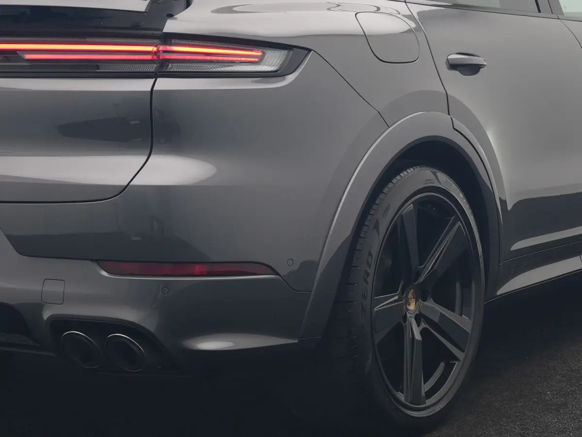 3.0 E-Hybrid PHEV | MY 2024 Facelift | Trekhaak Af Fabriek | Panodak | Luchtvering | Sportuitlaat | PDLS+ | Sport Chrono | InnoDrive Adaptive Cruise | SportDesign | Head up | Soft Close | 22