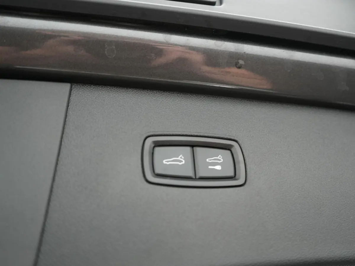 3.0 E-Hybrid PHEV | MY 2024 Facelift | Trekhaak Af Fabriek | Panodak | Luchtvering | Sportuitlaat | PDLS+ | Sport Chrono | InnoDrive Adaptive Cruise | SportDesign | Head up | Soft Close | 22