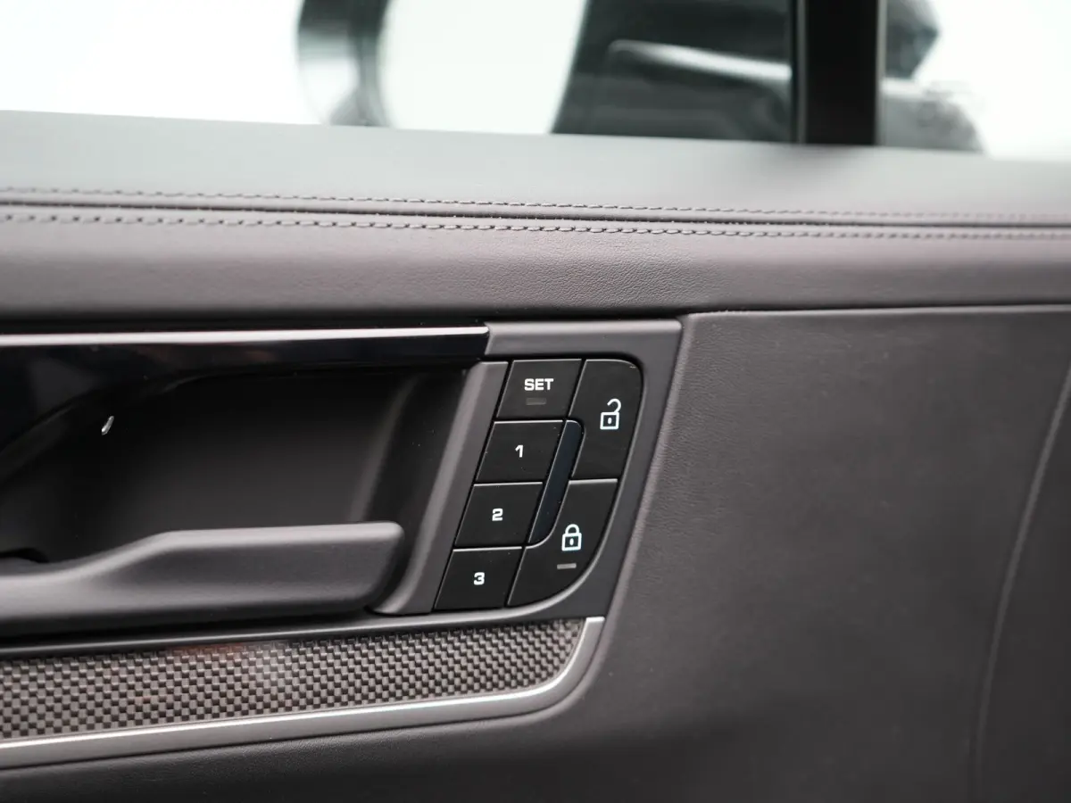 3.0 E-Hybrid PHEV | MY 2024 Facelift | Trekhaak Af Fabriek | Panodak | Luchtvering | Sportuitlaat | PDLS+ | Sport Chrono | InnoDrive Adaptive Cruise | SportDesign | Head up | Soft Close | 22