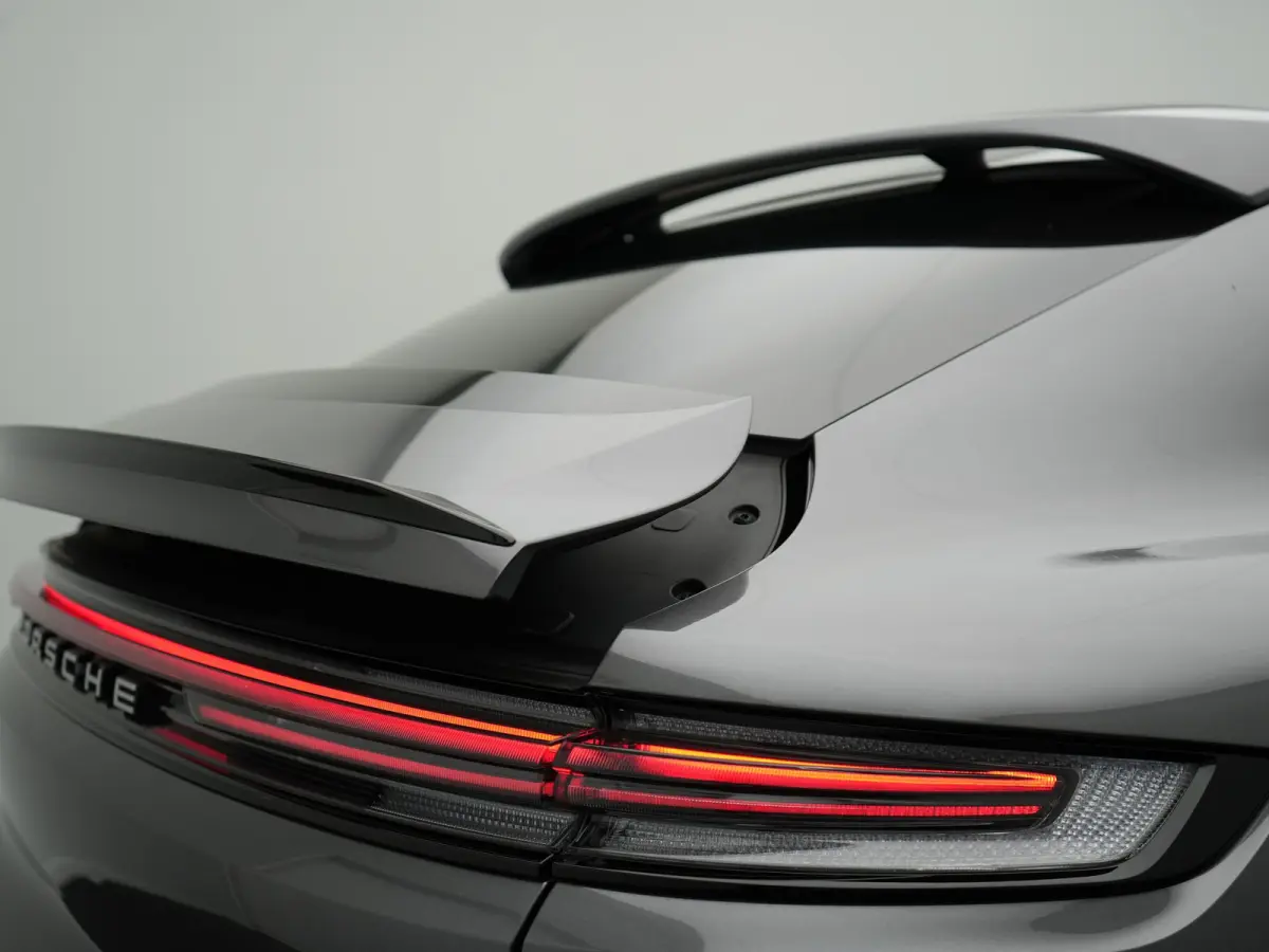 3.0 E-Hybrid PHEV | MY 2024 Facelift | Trekhaak Af Fabriek | Panodak | Luchtvering | Sportuitlaat | PDLS+ | Sport Chrono | InnoDrive Adaptive Cruise | SportDesign | Head up | Soft Close | 22