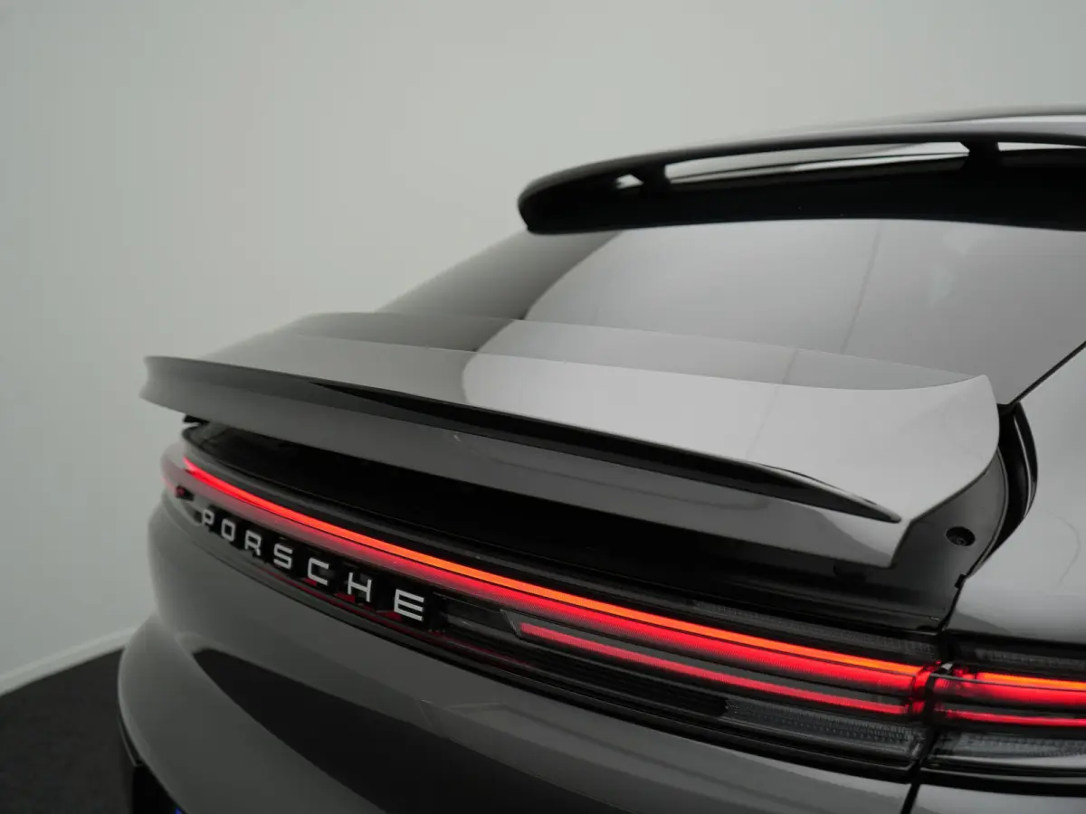3.0 E-Hybrid PHEV | MY 2024 Facelift | Trekhaak Af Fabriek | Panodak | Luchtvering | Sportuitlaat | PDLS+ | Sport Chrono | InnoDrive Adaptive Cruise | SportDesign | Head up | Soft Close | 22