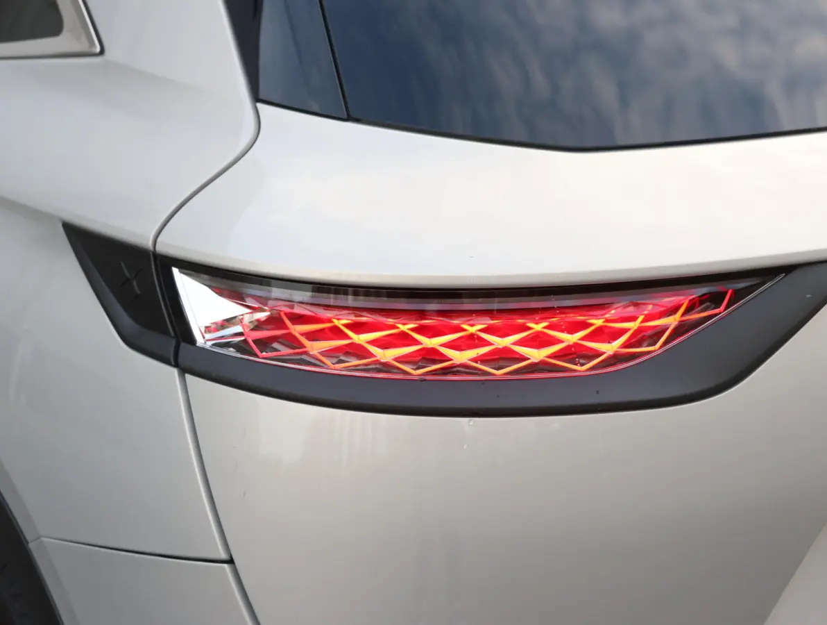 180pk Performance Line | Camera | Electrische klep | Electrische stoelen | Navigatie | Verwarmde stoelen | Apple Carplay/Android | AUTOMAAT