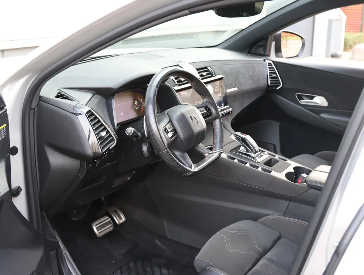 180pk Performance Line | Camera | Electrische klep | Electrische stoelen | Navigatie | Verwarmde stoelen | Apple Carplay/Android | AUTOMAAT