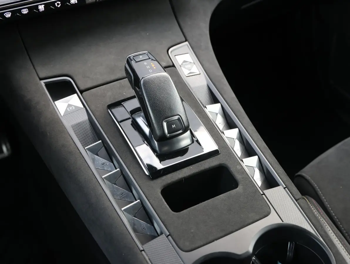 180pk Performance Line | Camera | Electrische klep | Electrische stoelen | Navigatie | Verwarmde stoelen | Apple Carplay/Android | AUTOMAAT