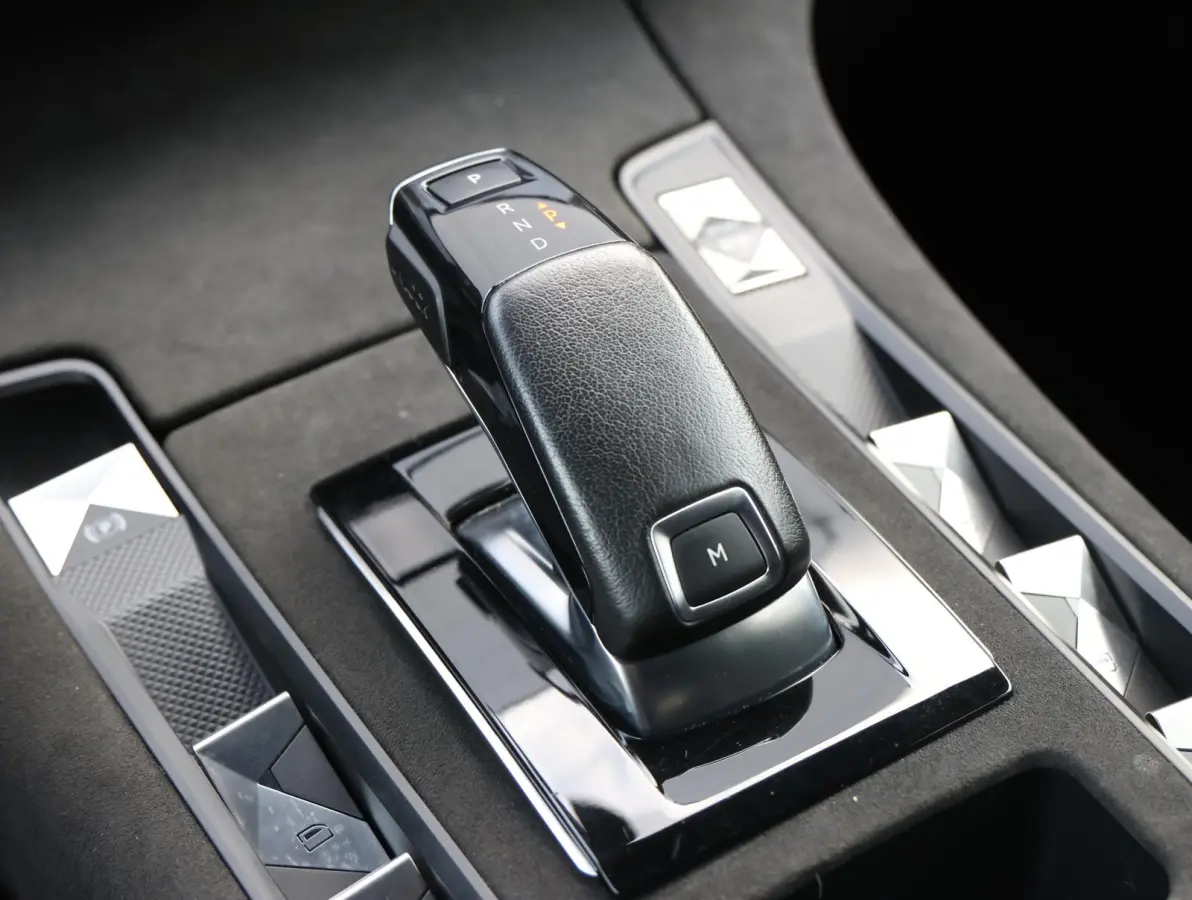 180pk Performance Line | Camera | Electrische klep | Electrische stoelen | Navigatie | Verwarmde stoelen | Apple Carplay/Android | AUTOMAAT
