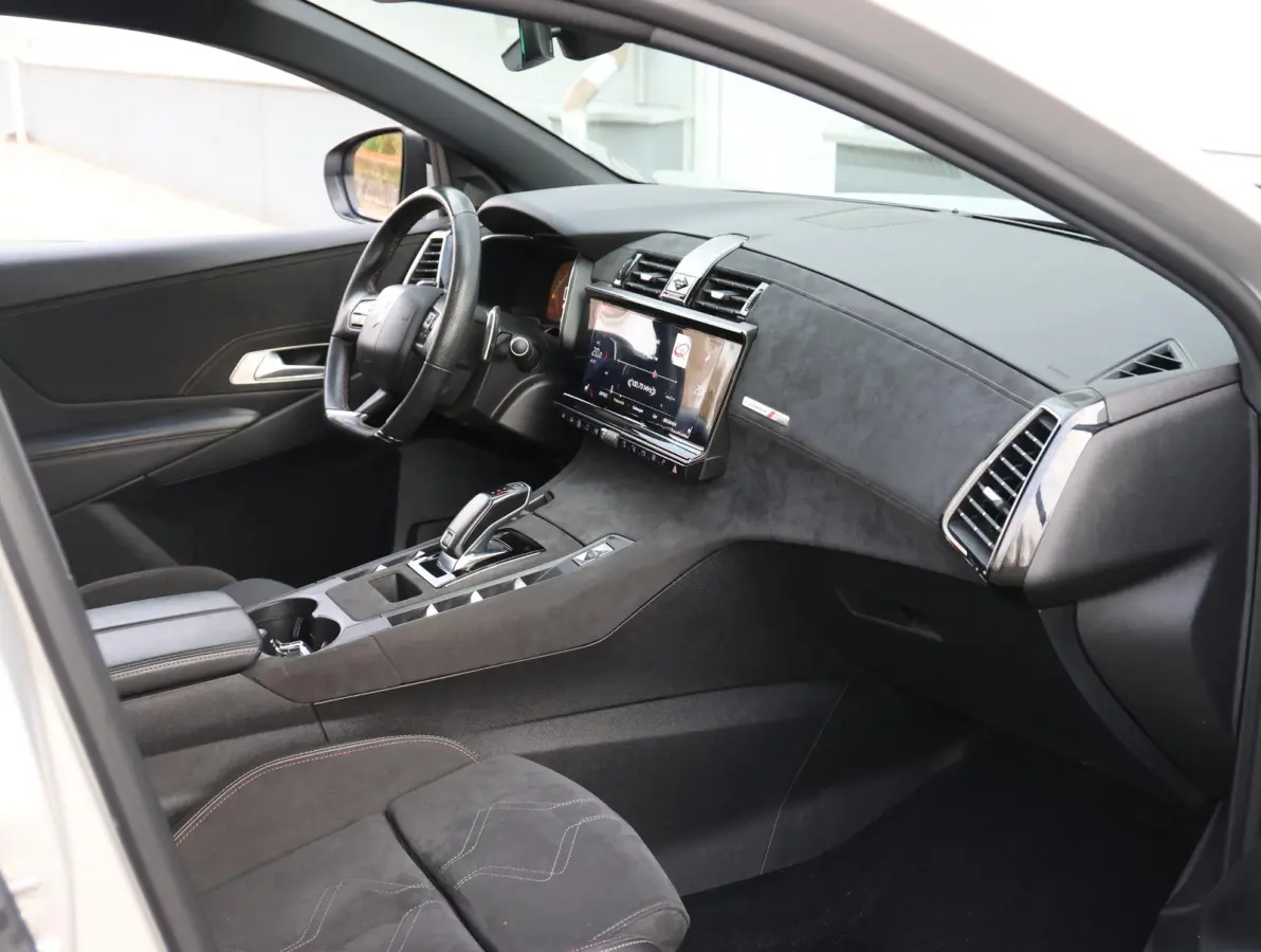 180pk Performance Line | Camera | Electrische klep | Electrische stoelen | Navigatie | Verwarmde stoelen | Apple Carplay/Android | AUTOMAAT