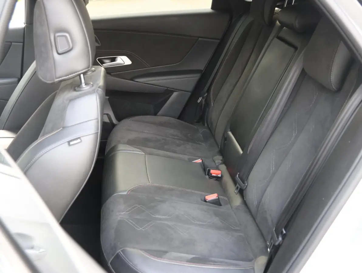 180pk Performance Line | Camera | Electrische klep | Electrische stoelen | Navigatie | Verwarmde stoelen | Apple Carplay/Android | AUTOMAAT