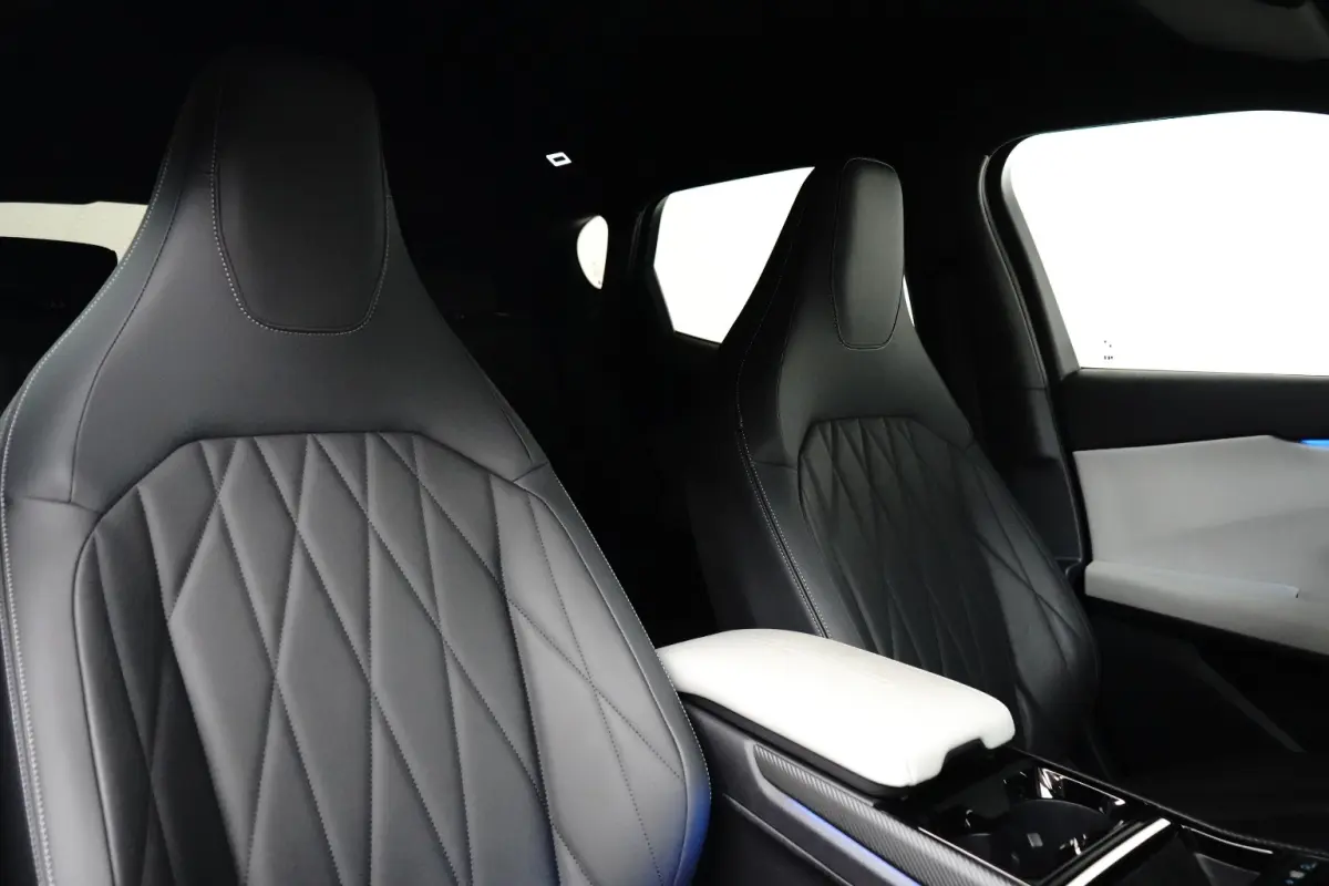 Premium Extended Range 340pk AWD 79KWh | Warmtepomp | B&O Audio | Head-Up | Leder | Dodehoek Detectie