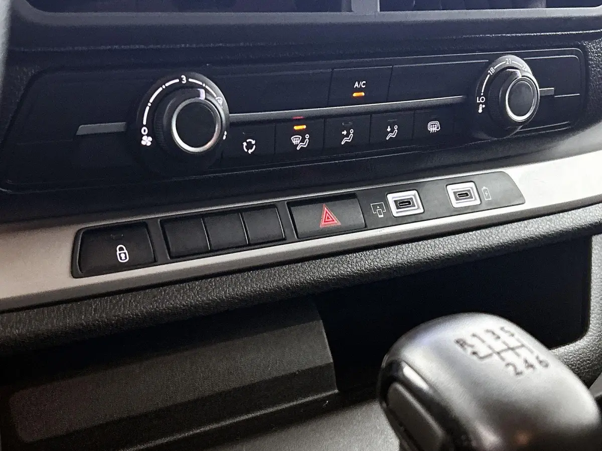 2.0 Diesel 145 L3 DC | Trekhaak | Lichtmetalen velgen | Dubbel Cabine!