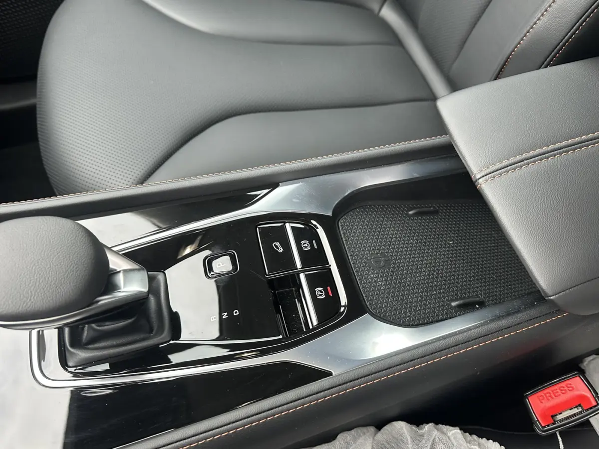 1.5 Luxury PLUG-IN HYBRIDE | 272 PK | NIEUWE AUTO | >1.000 KM TOTAAL BEREIK | 1E REGISTRATIE 03-2026 | 360° CAMERA | ELEKTRISCHE ACHTERKLEP | 7 JAAR MG GARANTIE T/M 2033 | APPLE CARPLAY | A