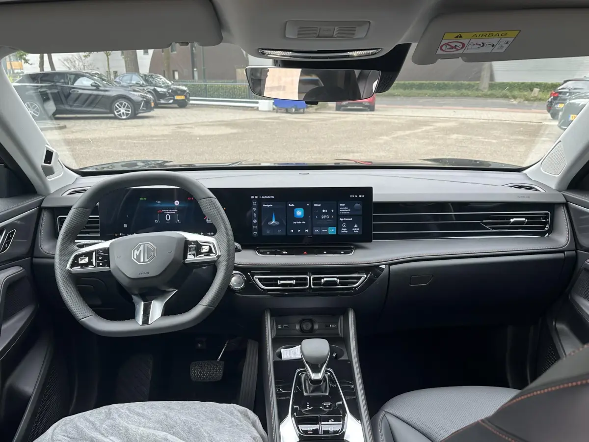1.5 Luxury PLUG-IN HYBRIDE | 272 PK | NIEUWE AUTO | >1.000 KM TOTAAL BEREIK | 1E REGISTRATIE 03-2026 | 360° CAMERA | ELEKTRISCHE ACHTERKLEP | 7 JAAR MG GARANTIE T/M 2033 | APPLE CARPLAY | A