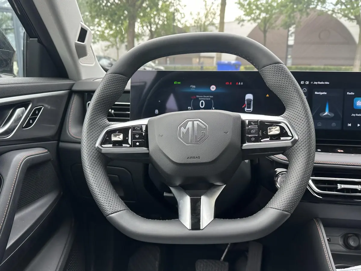 1.5 Luxury PLUG-IN HYBRIDE | 272 PK | NIEUWE AUTO | >1.000 KM TOTAAL BEREIK | 1E REGISTRATIE 03-2026 | 360° CAMERA | ELEKTRISCHE ACHTERKLEP | 7 JAAR MG GARANTIE T/M 2033 | APPLE CARPLAY | A