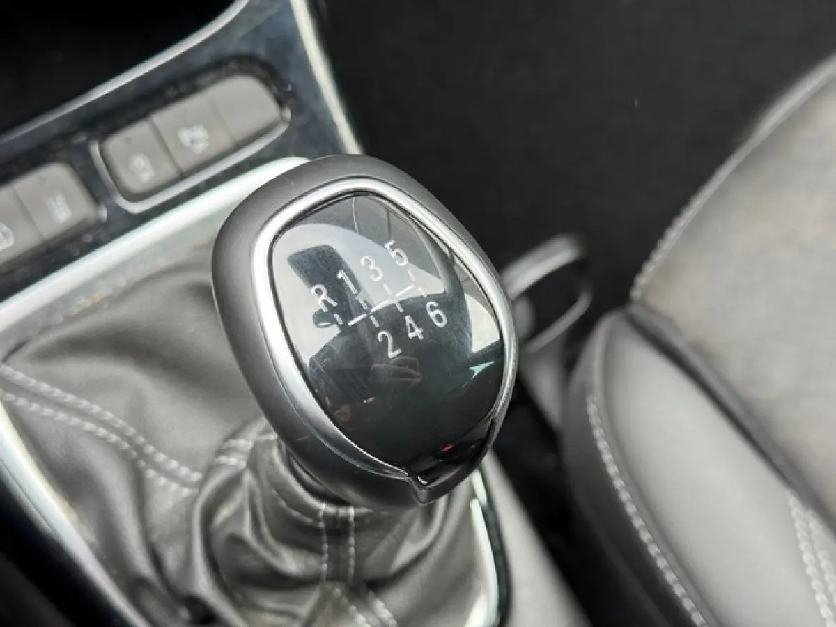 1.2 Turbo Ultimate met Navi/Camera, AGR met Alcantara, 17inch