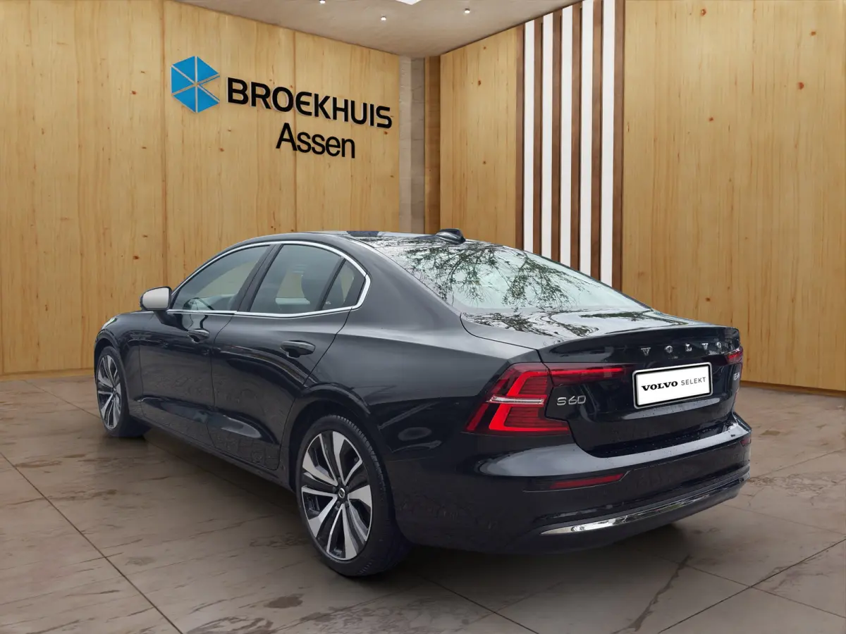 2.0 B4 Plus Bright | BLIS | Stoel + Stuur Verwarming | Keyless Start / Entry | Camera | Memory Stoelen |