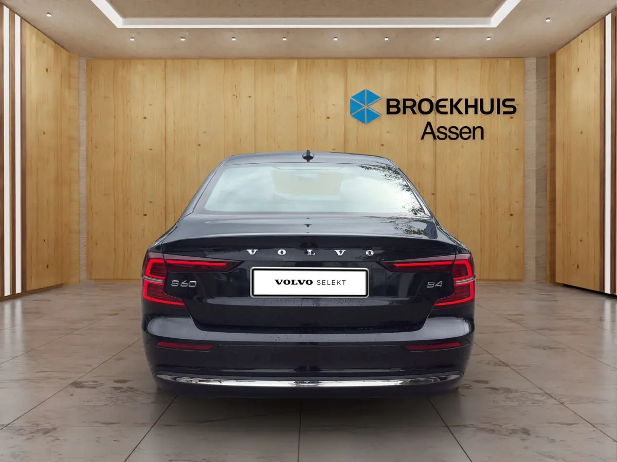 2.0 B4 Plus Bright | BLIS | Stoel + Stuur Verwarming | Keyless Start / Entry | Camera | Memory Stoelen |