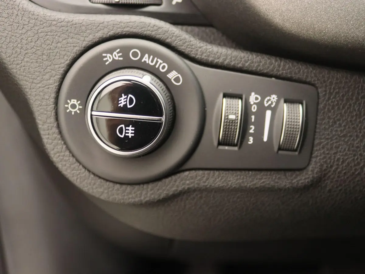 1.4 Turbo MultiAir Lounge | Automaat | Navigatie | Camera | 18" Lichtmetalen velgen