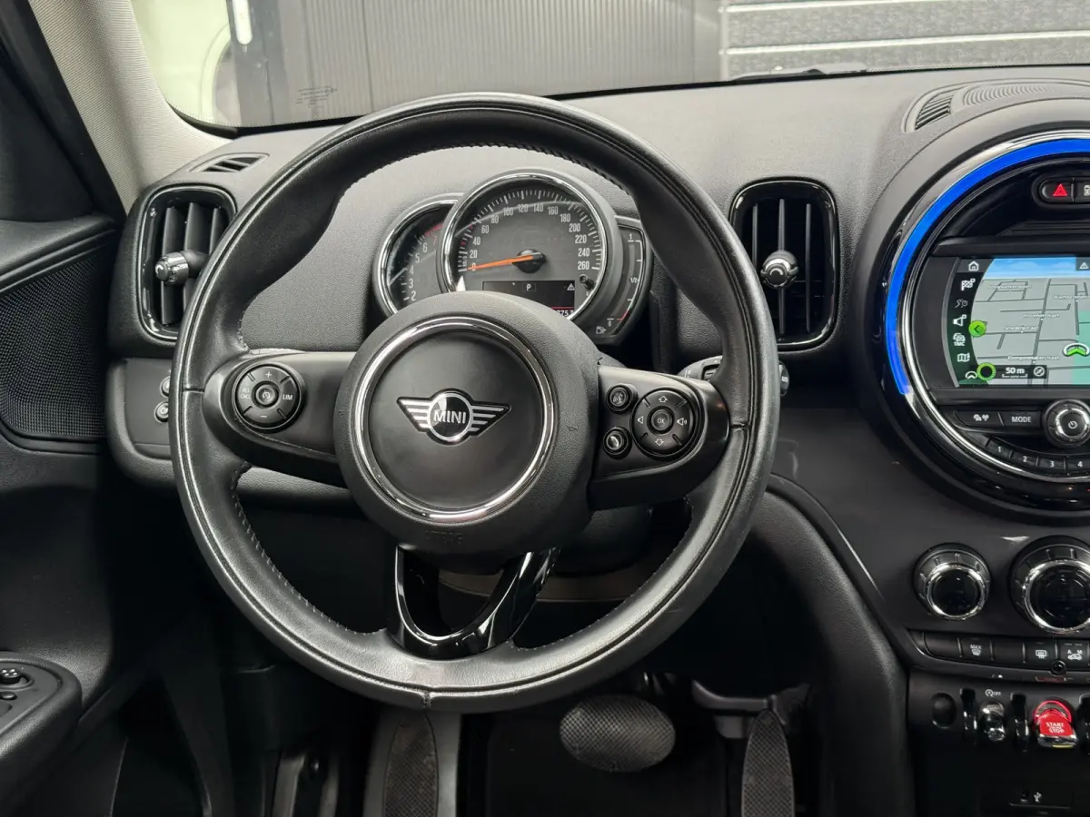 1.5 Cooper Aut. Apple/Navi