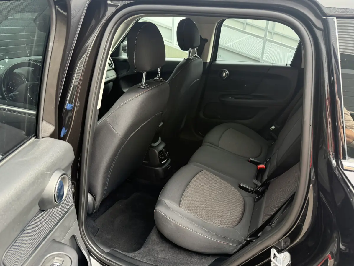 1.5 Cooper Aut. Apple/Navi
