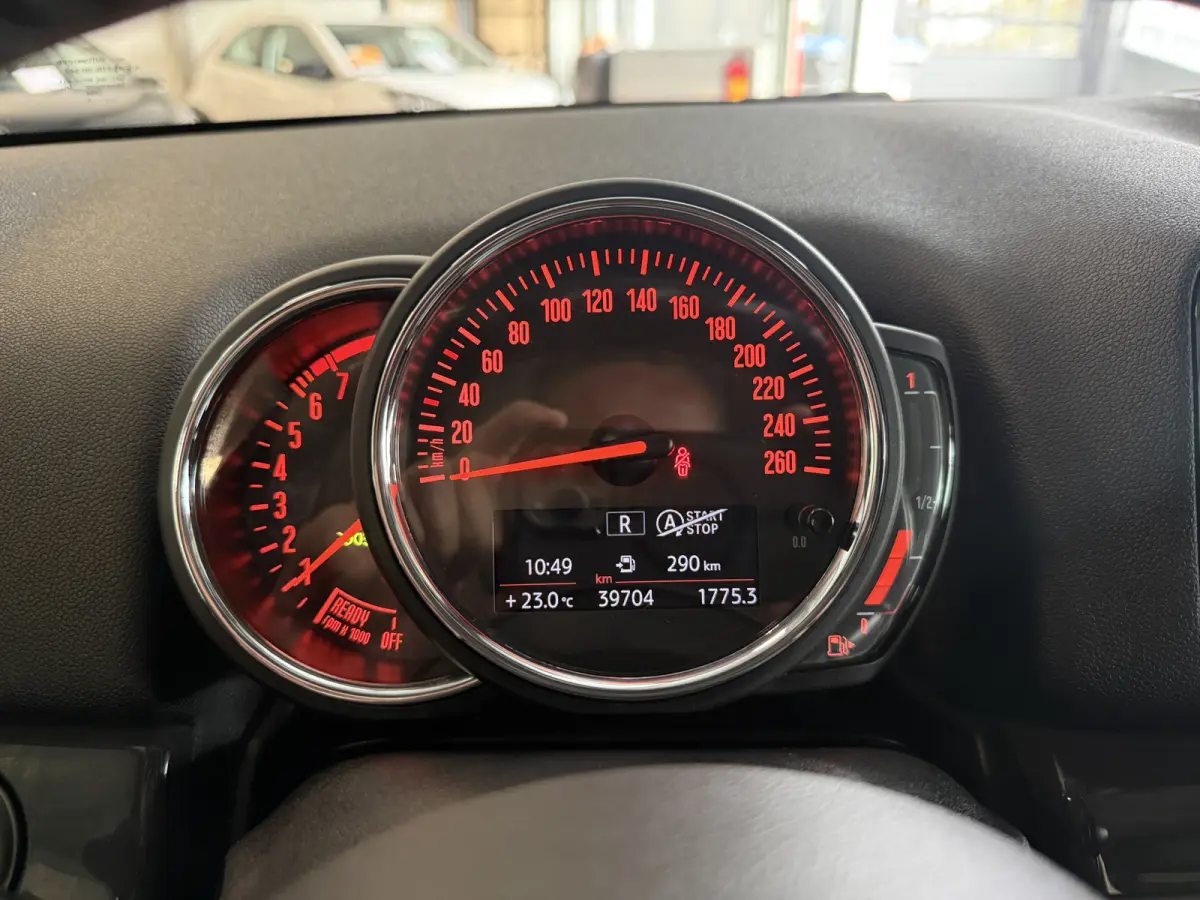 1.5 Cooper Aut. Apple/Navi