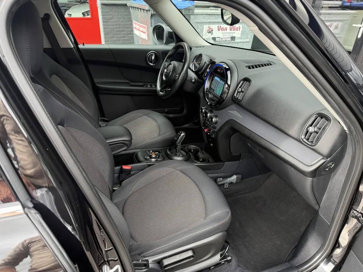 1.5 Cooper Aut. Apple/Navi