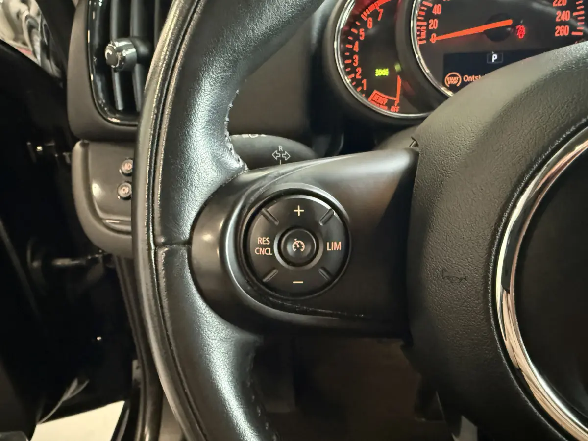 1.5 Cooper Aut. Apple/Navi