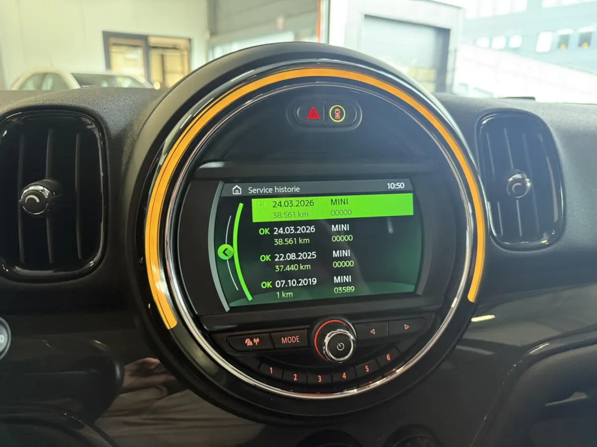 1.5 Cooper Aut. Apple/Navi