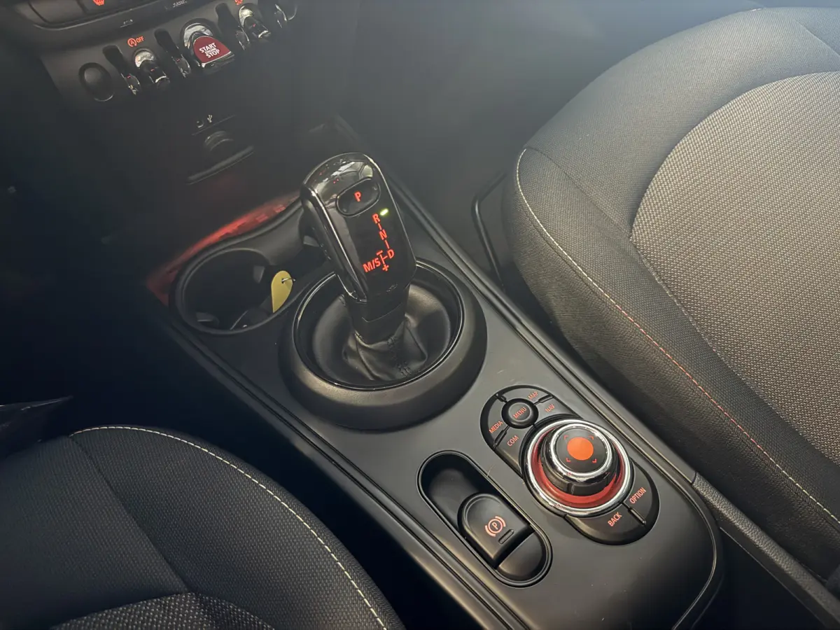 1.5 Cooper Aut. Apple/Navi
