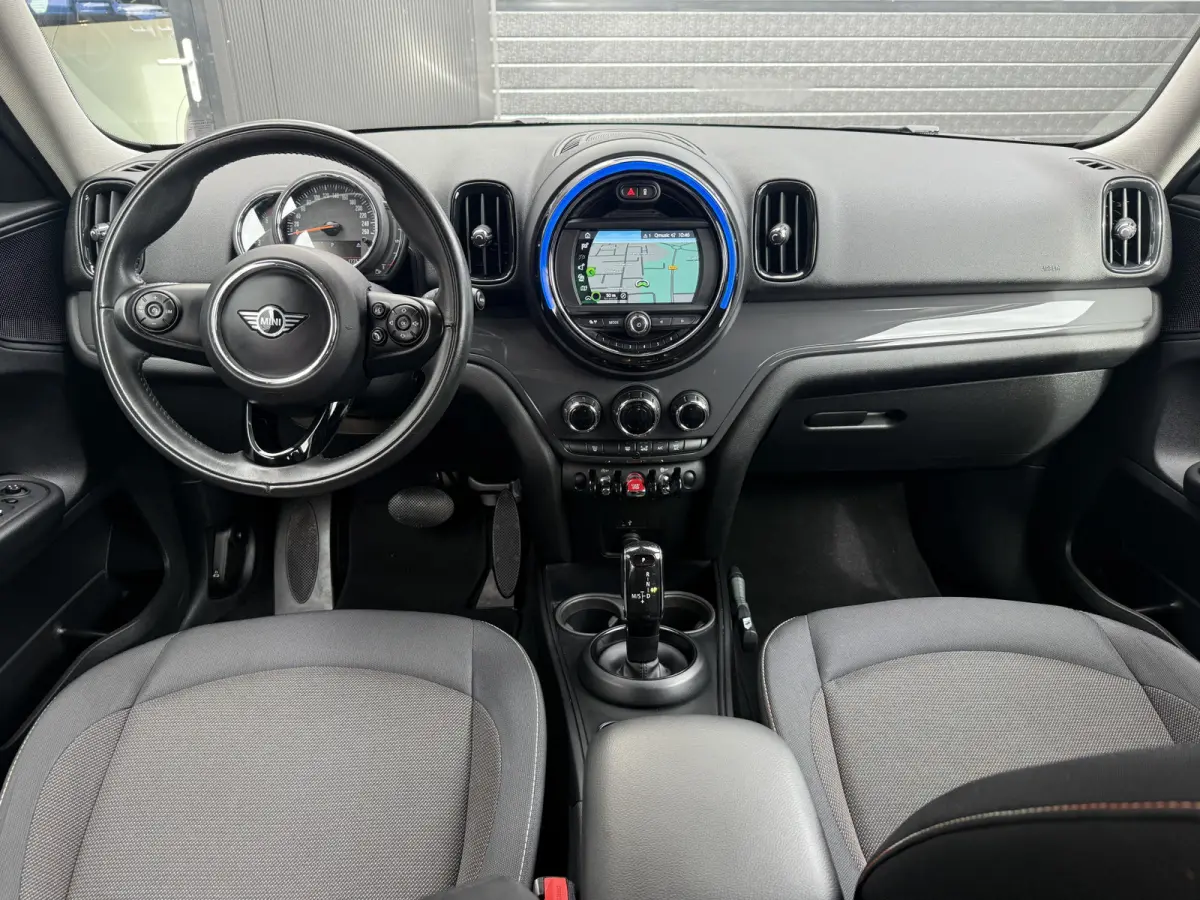 1.5 Cooper Aut. Apple/Navi
