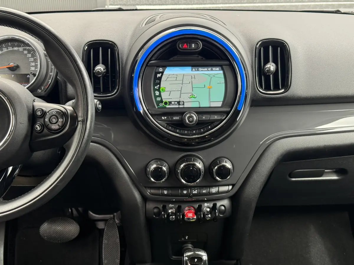 1.5 Cooper Aut. Apple/Navi