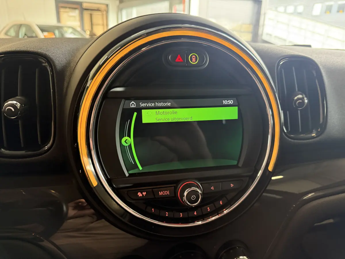 1.5 Cooper Aut. Apple/Navi