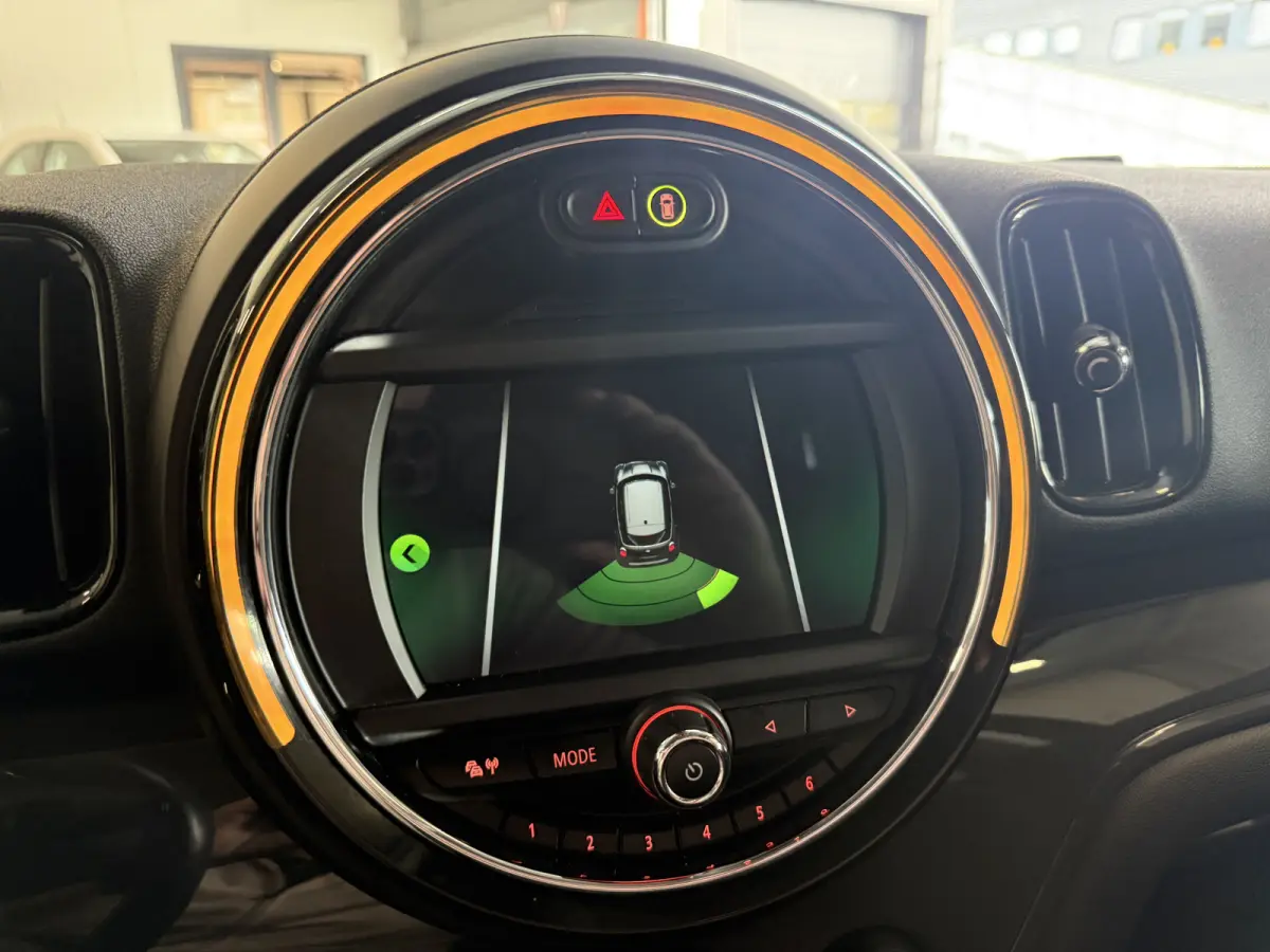 1.5 Cooper Aut. Apple/Navi