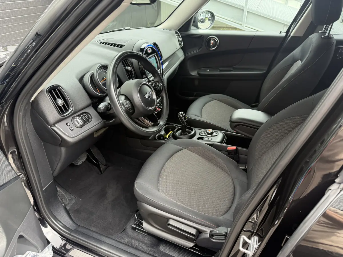 1.5 Cooper Aut. Apple/Navi