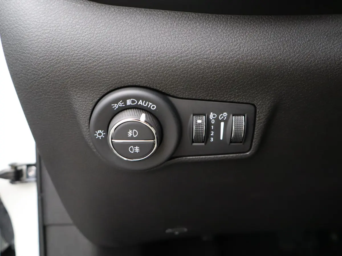 1.5T e-Hybrid S Lederen Bekleding | Camera | Stoelventilatie | Stoelverwarming | Elektrisch Verstelbare Stoel | Parkeersensoren Voor en Achter | 19" Lichtmetalen Velgen