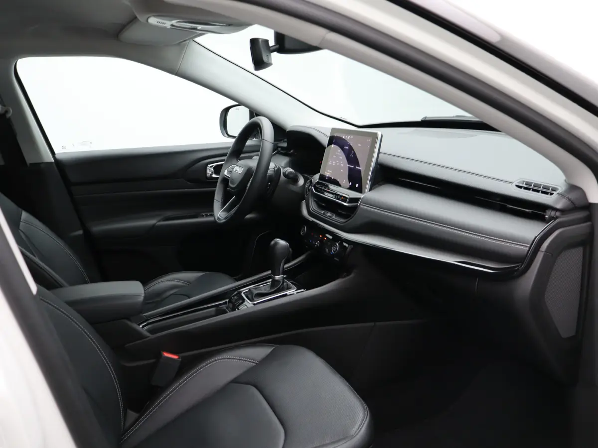1.5T e-Hybrid S Lederen Bekleding | Camera | Stoelventilatie | Stoelverwarming | Elektrisch Verstelbare Stoel | Parkeersensoren Voor en Achter | 19" Lichtmetalen Velgen